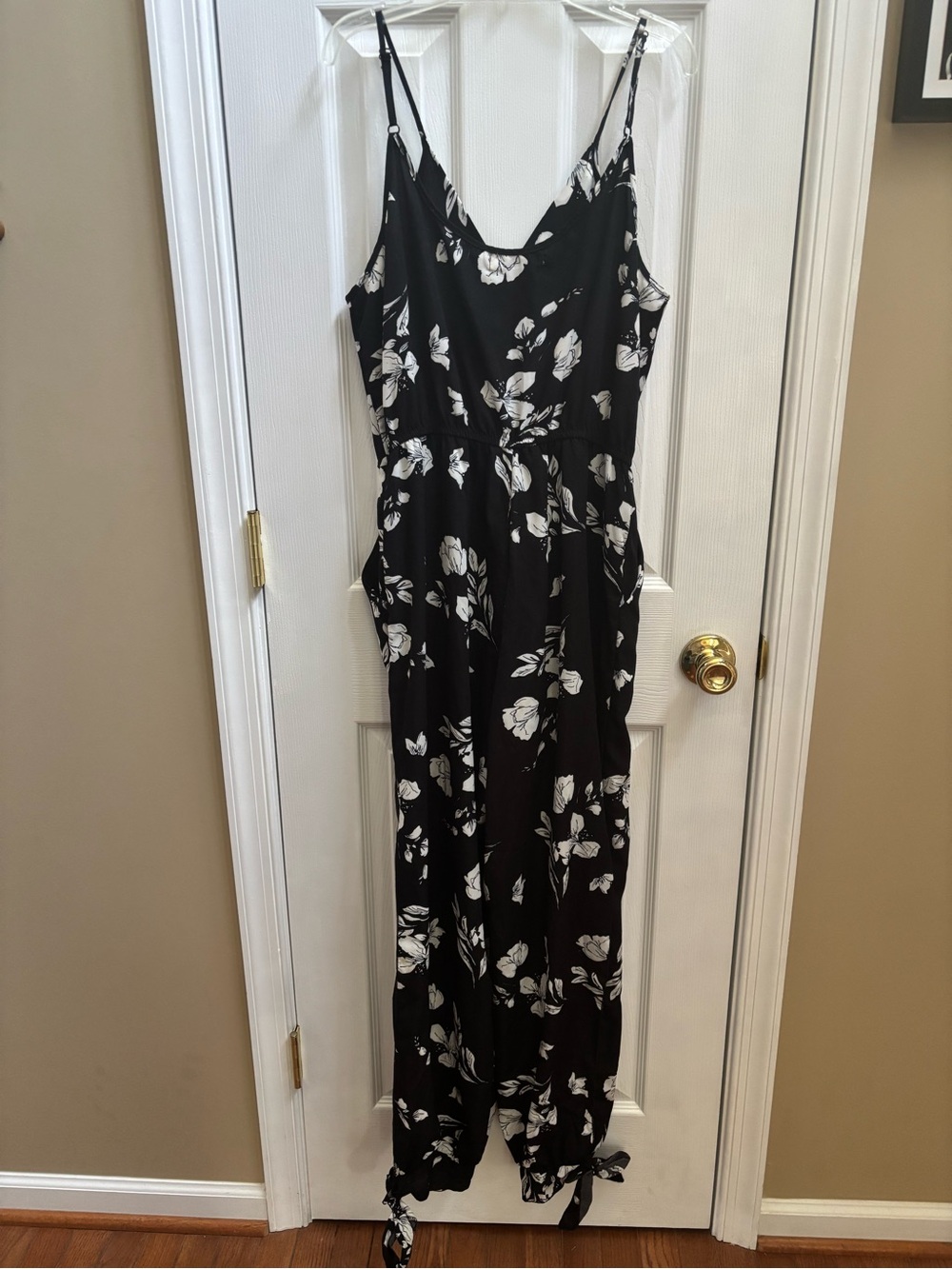 Ecowish Floral Black V-Neck Jumpsuit w/ Tie Ankles, Size L, EUC - Picture 4 of 4
